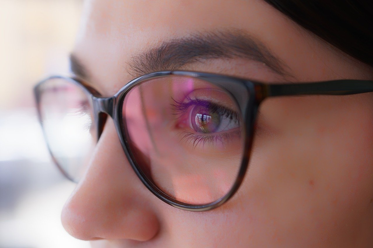 Jak dbać o oczy w trakcie pracy?