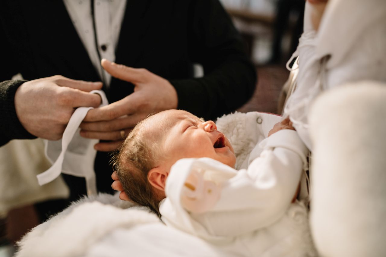 Co rodzice chrzestni powinni kupić dziecku?
