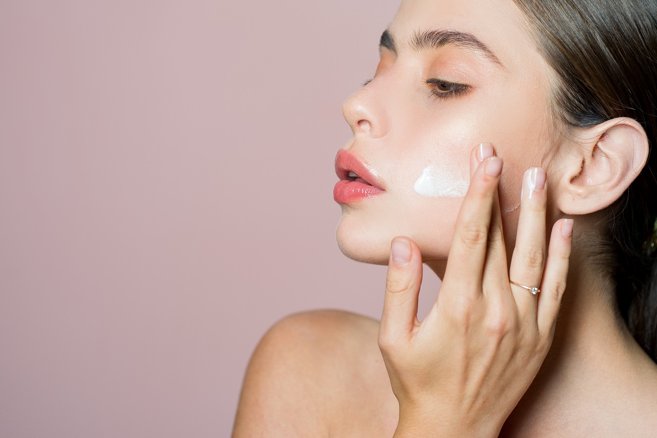 Jak prawidłowo zadbać o swoją skórę na twarzy?